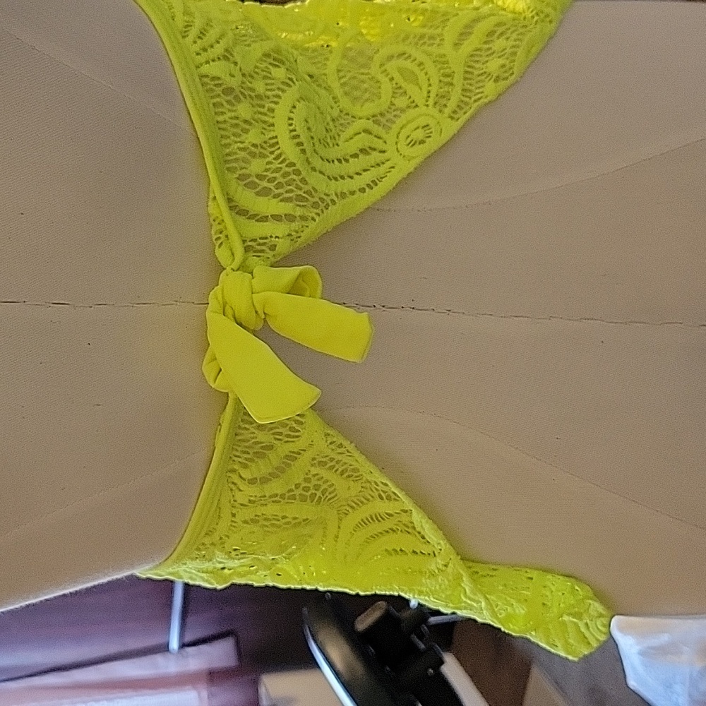 Bikini - Picture 3 of 4